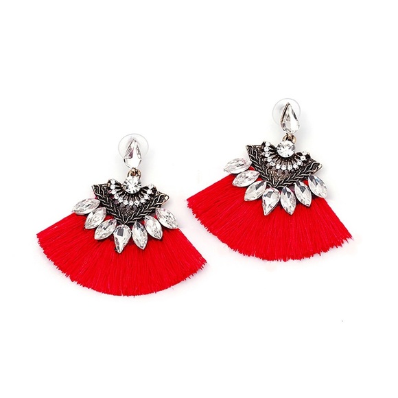 Amazing Red Boho Tassel Earrings NWT - Picture 1 of 4